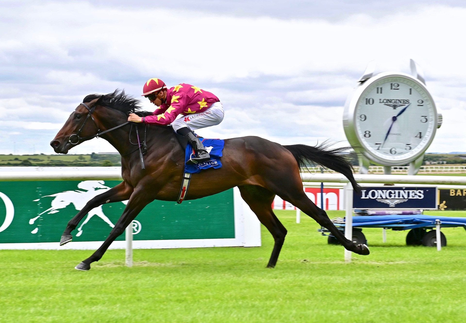 Al Riffa (Wootton Bassett) Wins His Maiden At The Curragh