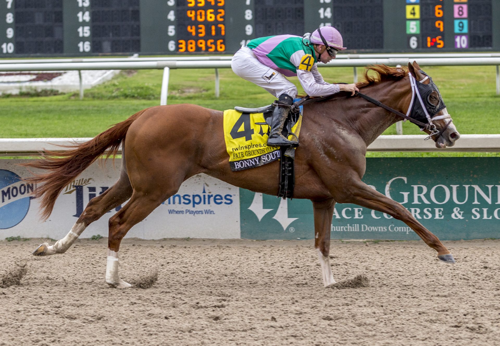 Bonny South (Munnings) wins the G2 Fair Grounds Oaks