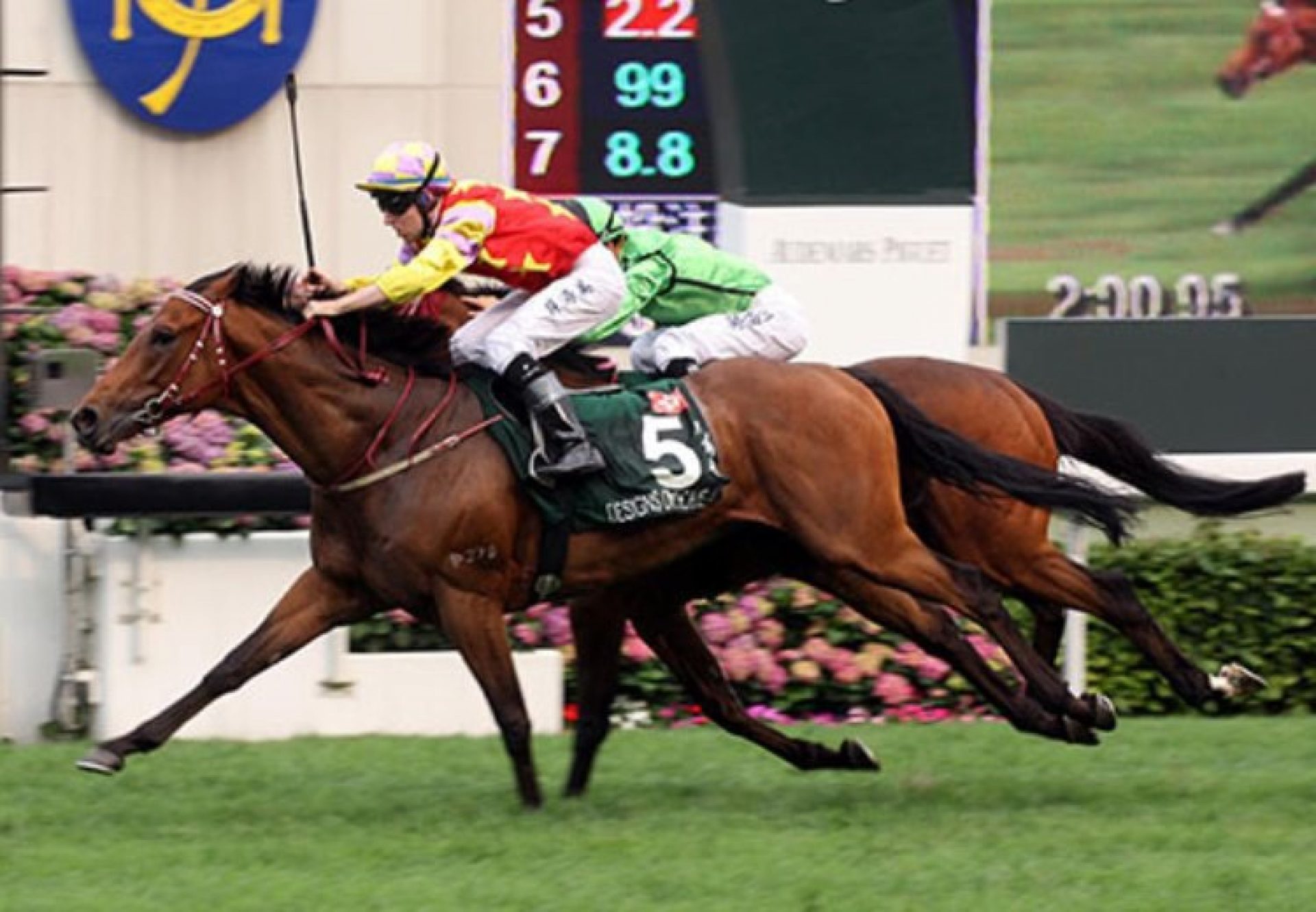 Designs On Rome (Holy Roman Emperor) winning the G1 Queen Elizabeth II Cup at Sha Tin