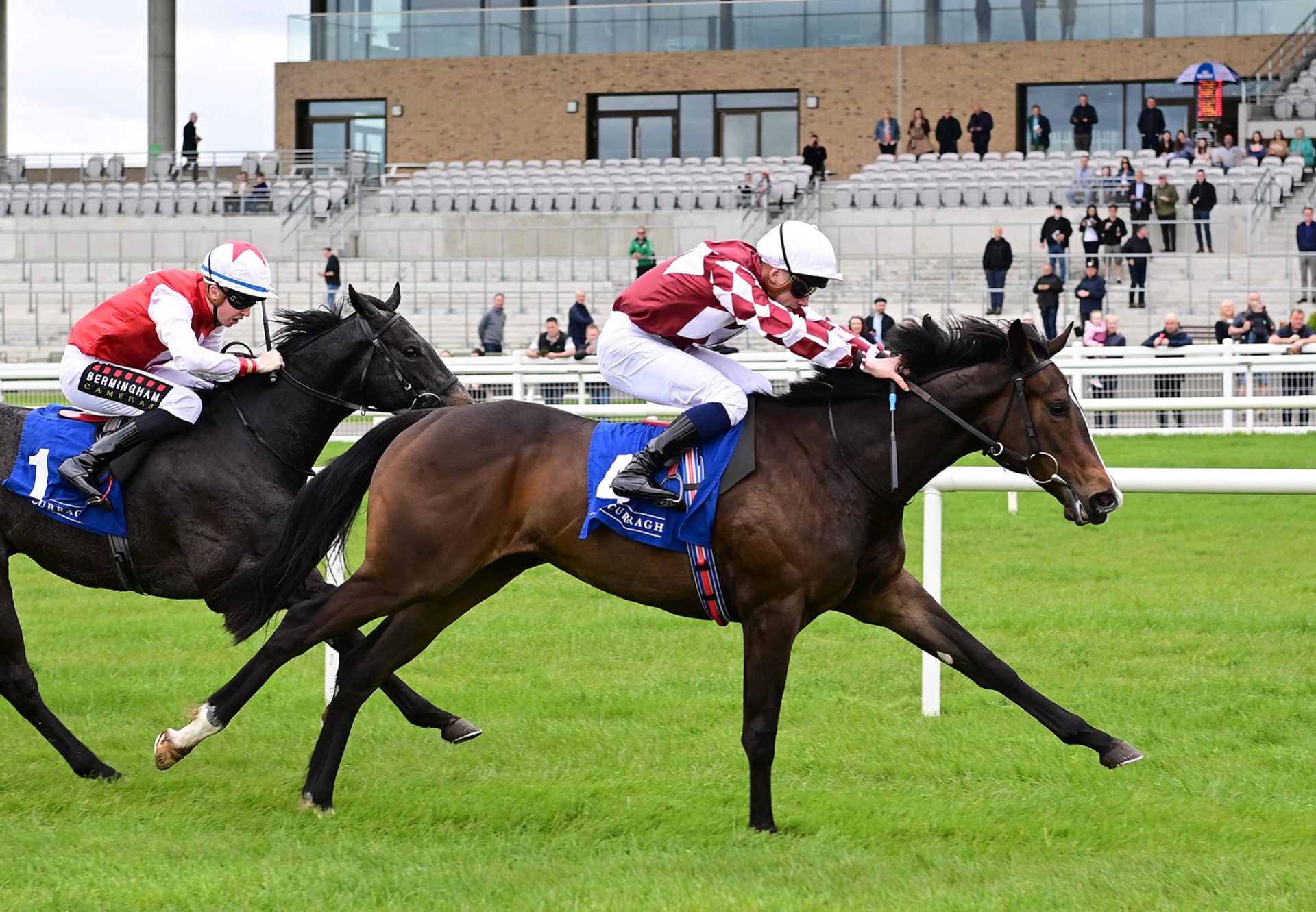 Do It With Style (Ten Sovereigns) winning at the Curragh