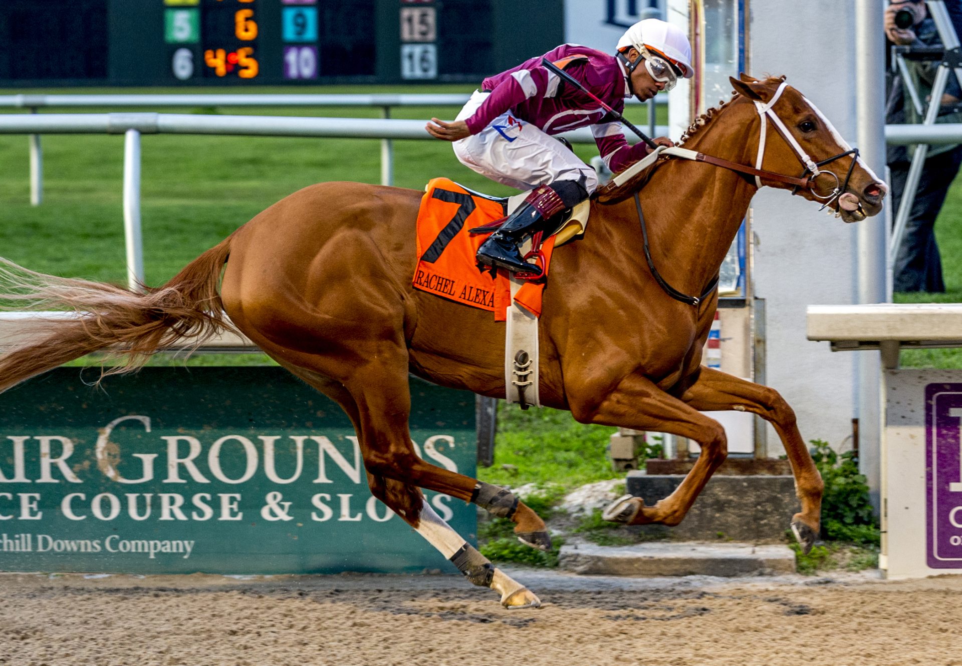 Finite (Munnings) Gr.2 wins the Rachel Alexandra