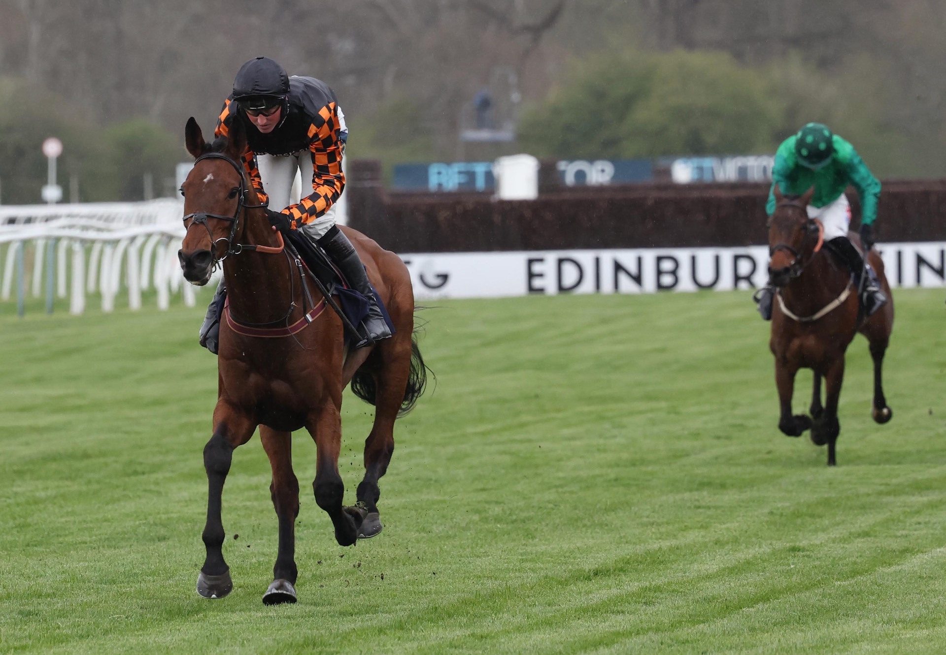 Giovinco (Walk In The Park) Wins The Listed Novices Hurdle At Perth