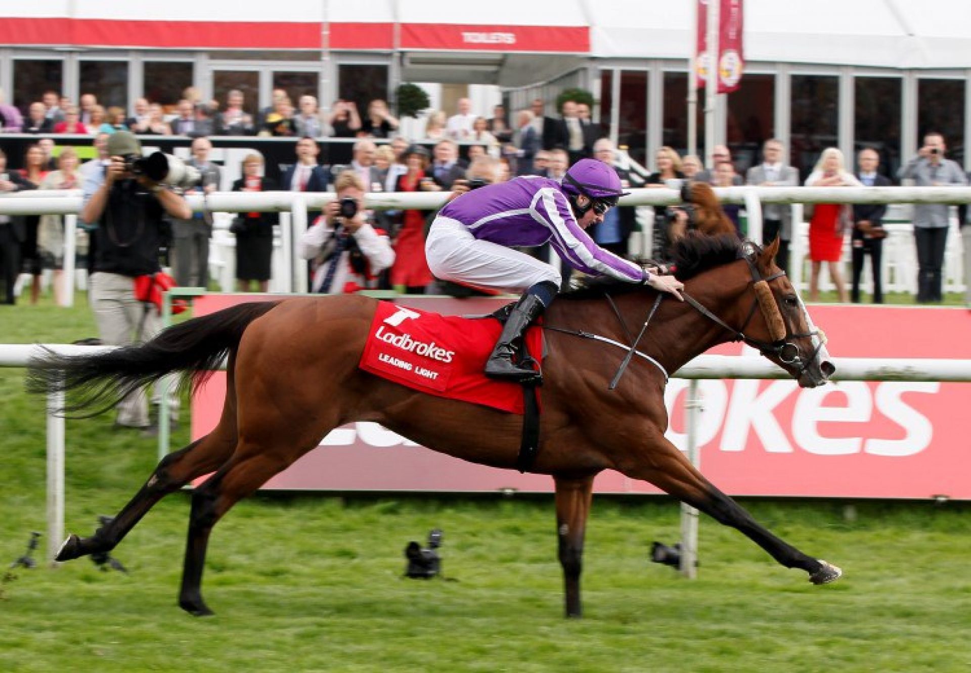 Leading Light winning the St Leger