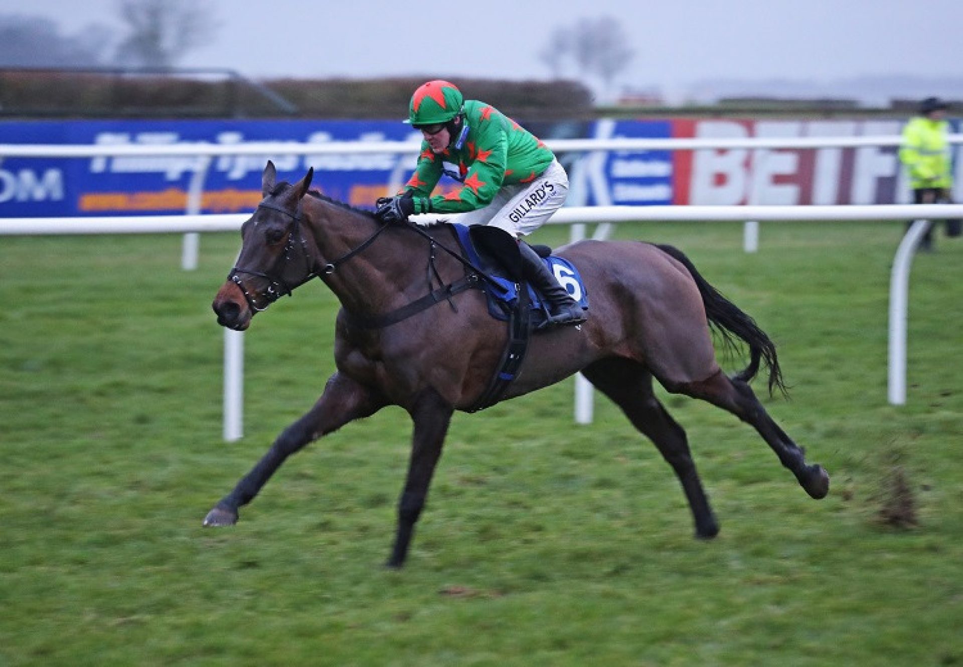 Lechlade Magician (Getaway) winning at Wincanton