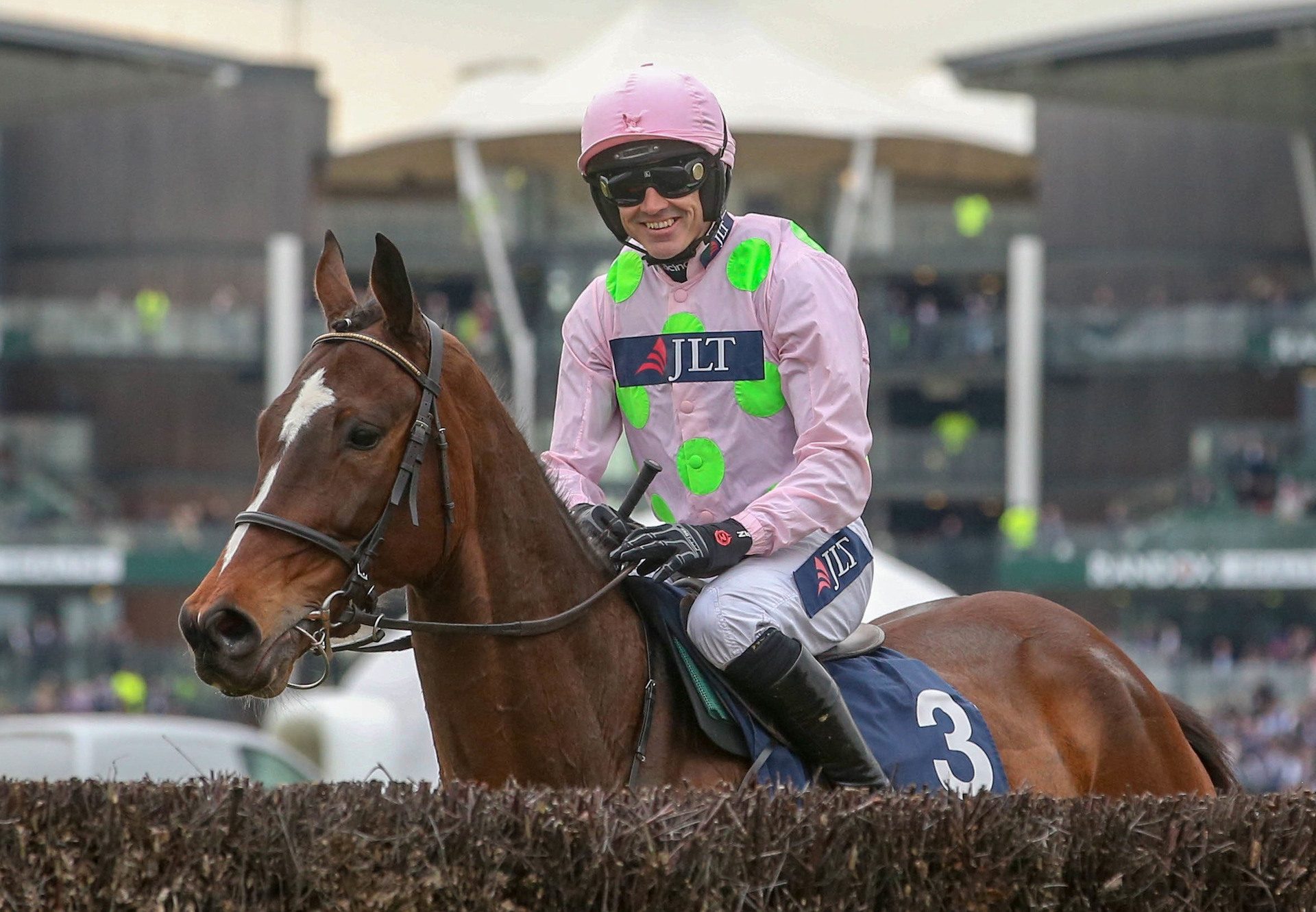 Min Back To His Best At Aintree