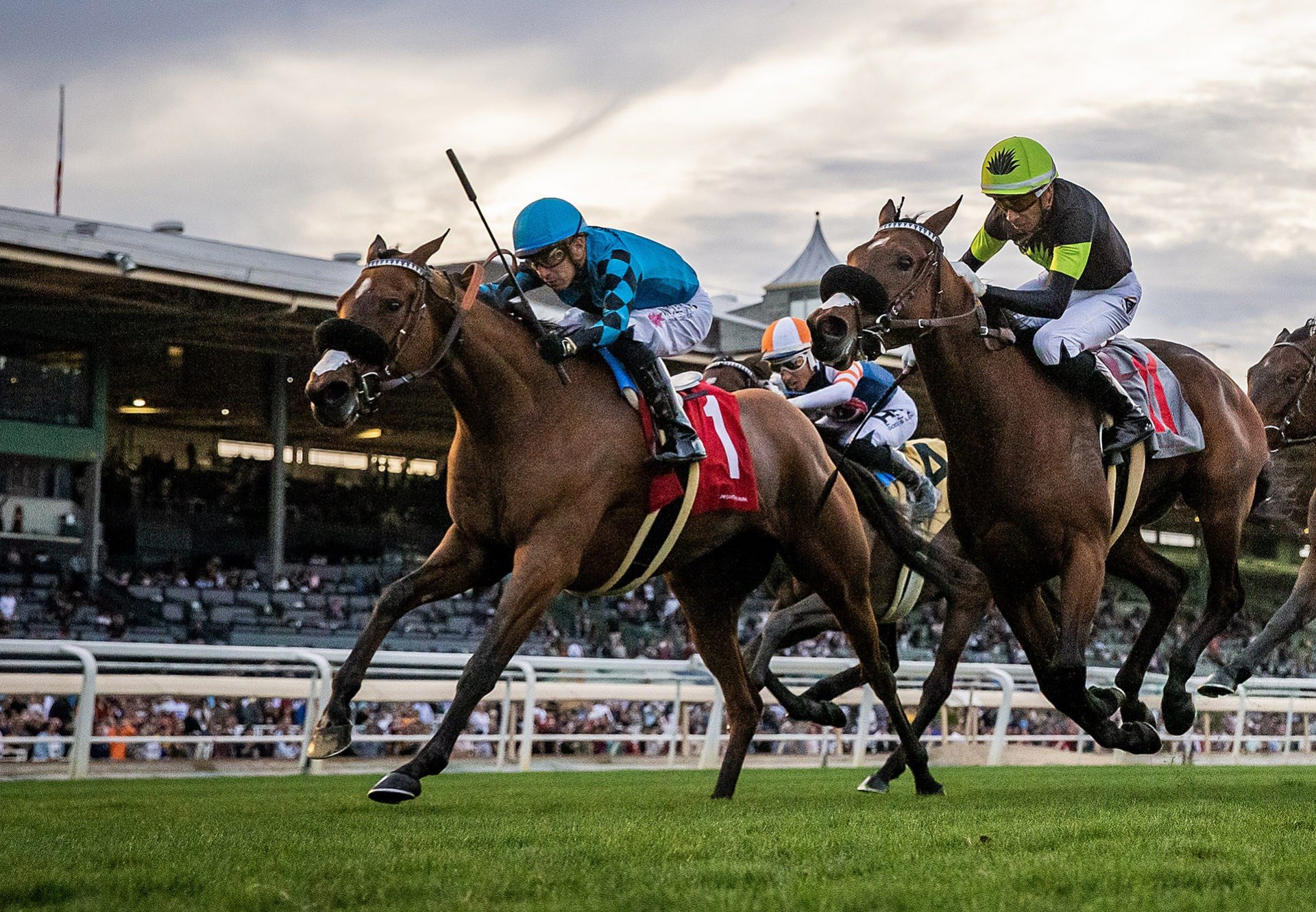 Rhea Moon (Satraspangledbanner) wins the Gr.1 American Oaks at Santa Anita