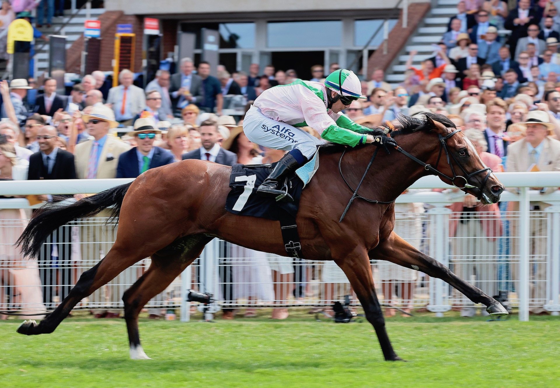 Royal Scotsman (Gleneagles) Wins The Group 2 Richmond Stakes at Goodwood