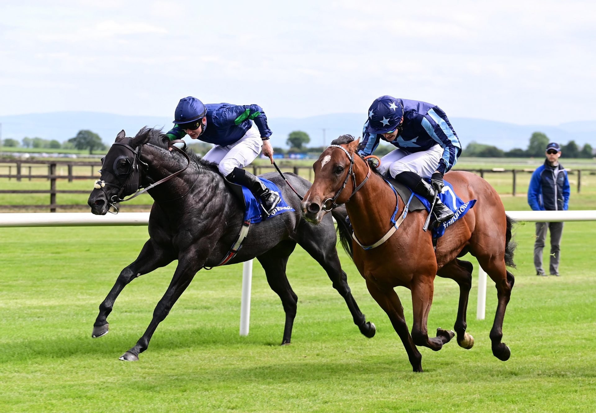 Silver Surfer (Caravaggio) Wins At Fairyhouse