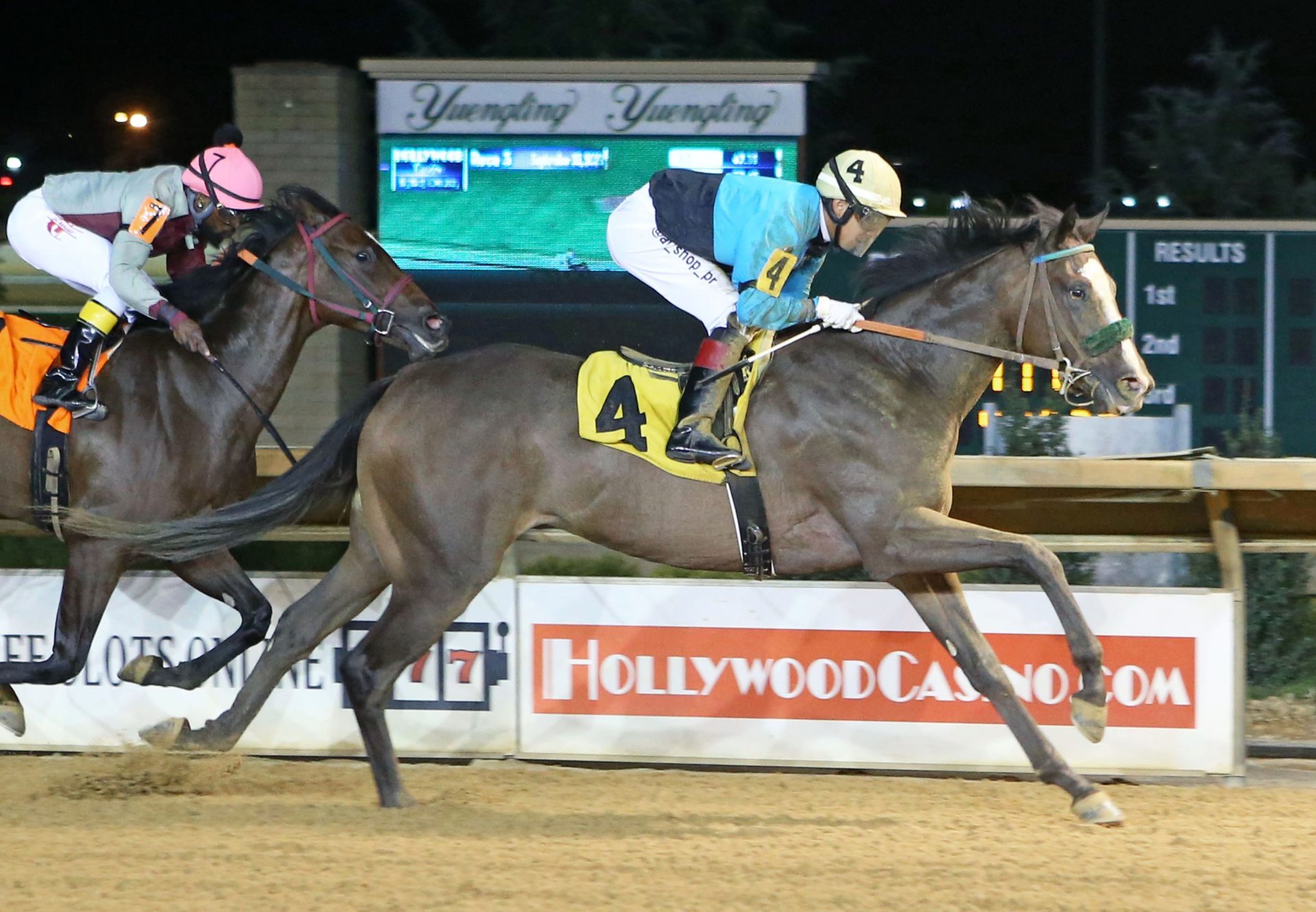 The Sky Is Falling (Cupid) Wins Charles Town MSW