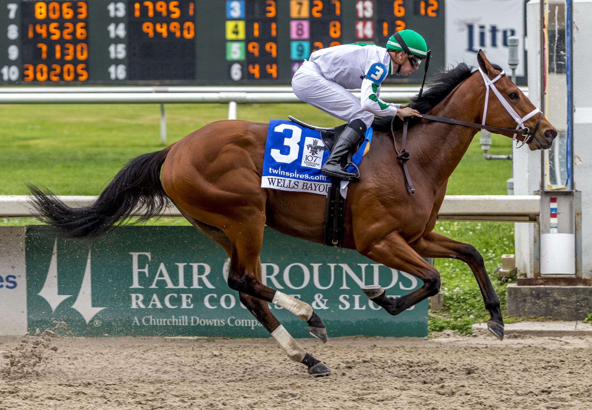 Lookin At Lucky’s Wells Bayou Wins Louisiana Derby