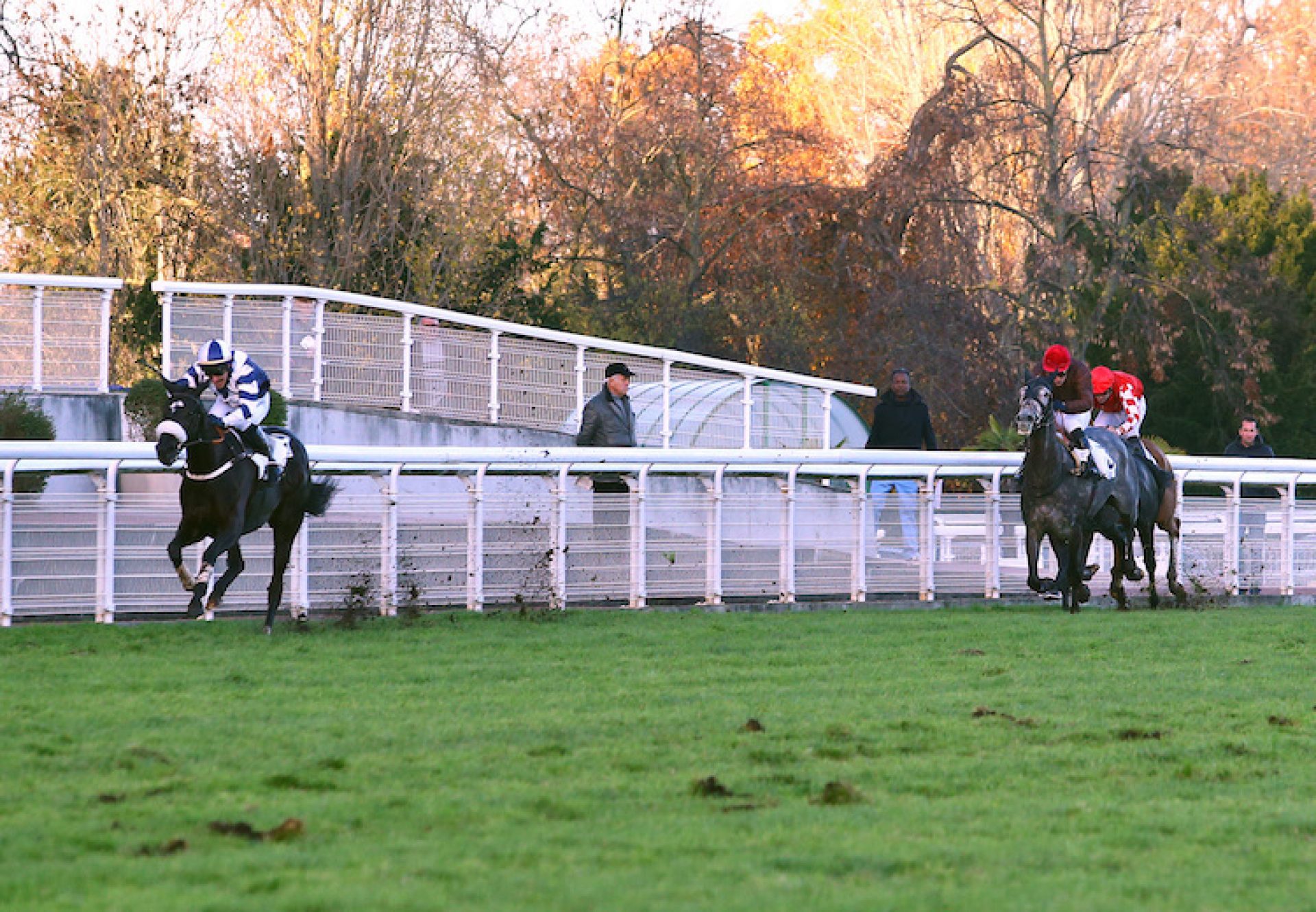 Black Luna (Soldier Of Fortune) winning the Listed Prix Francois de Poncins