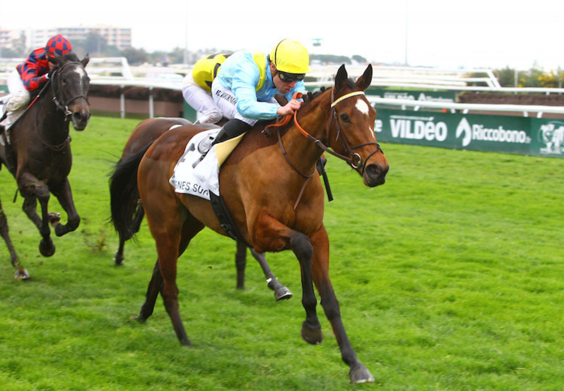 Heroine (Camelot) winning the Prix de Porquerolles at Cagnes-sur-Mer